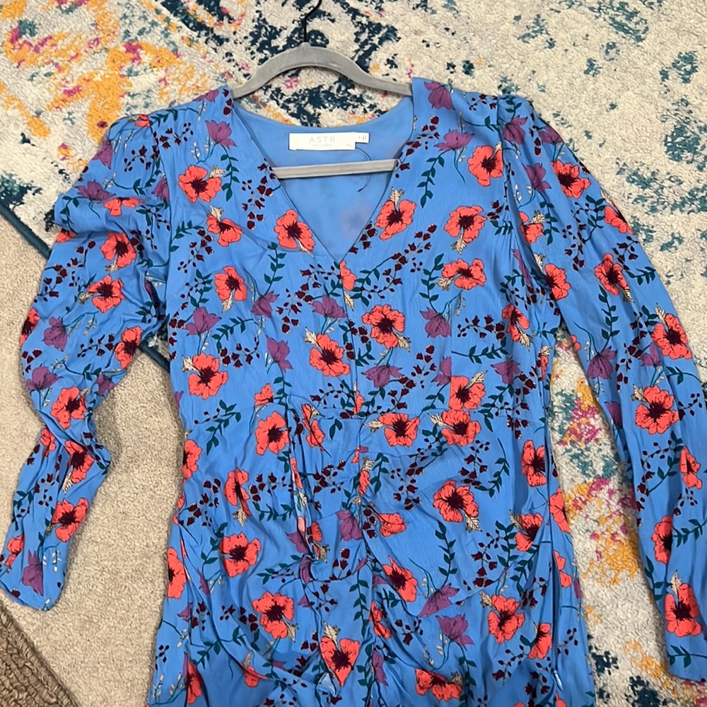 NWOT, NEVER WORN, gorgeous ASTR blue floral dress!!!